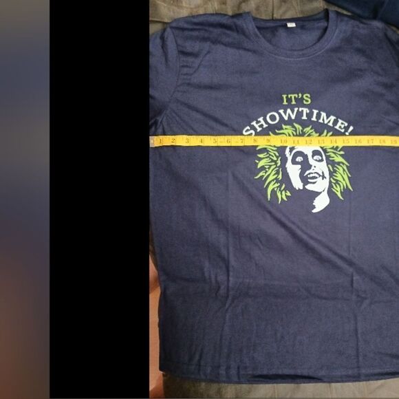 Beetlejuice Its Showtime T-shirt - Picture 3 of 4